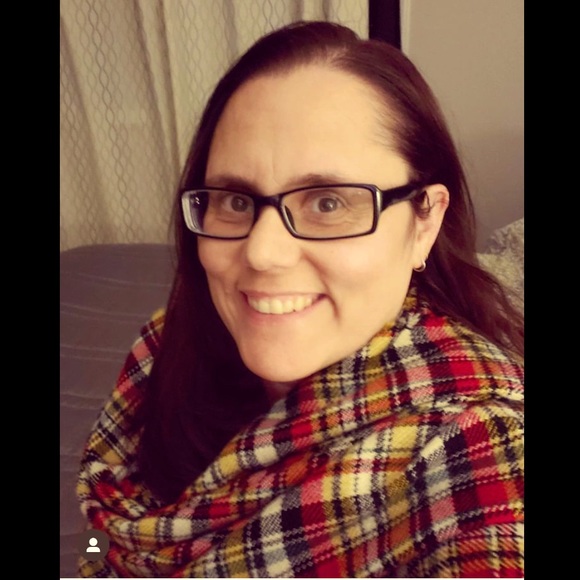 Meet your Posher, Liz - Picture 1 of 1